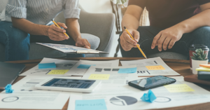 How a structured communication plan supports effective virtual team management by reducing misunderstandings and boosting collaboration